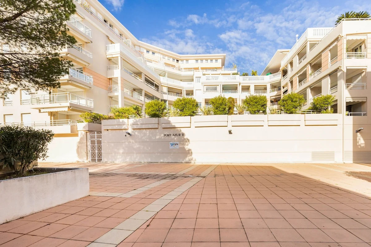 Port Azur Cannes - vue interior 3