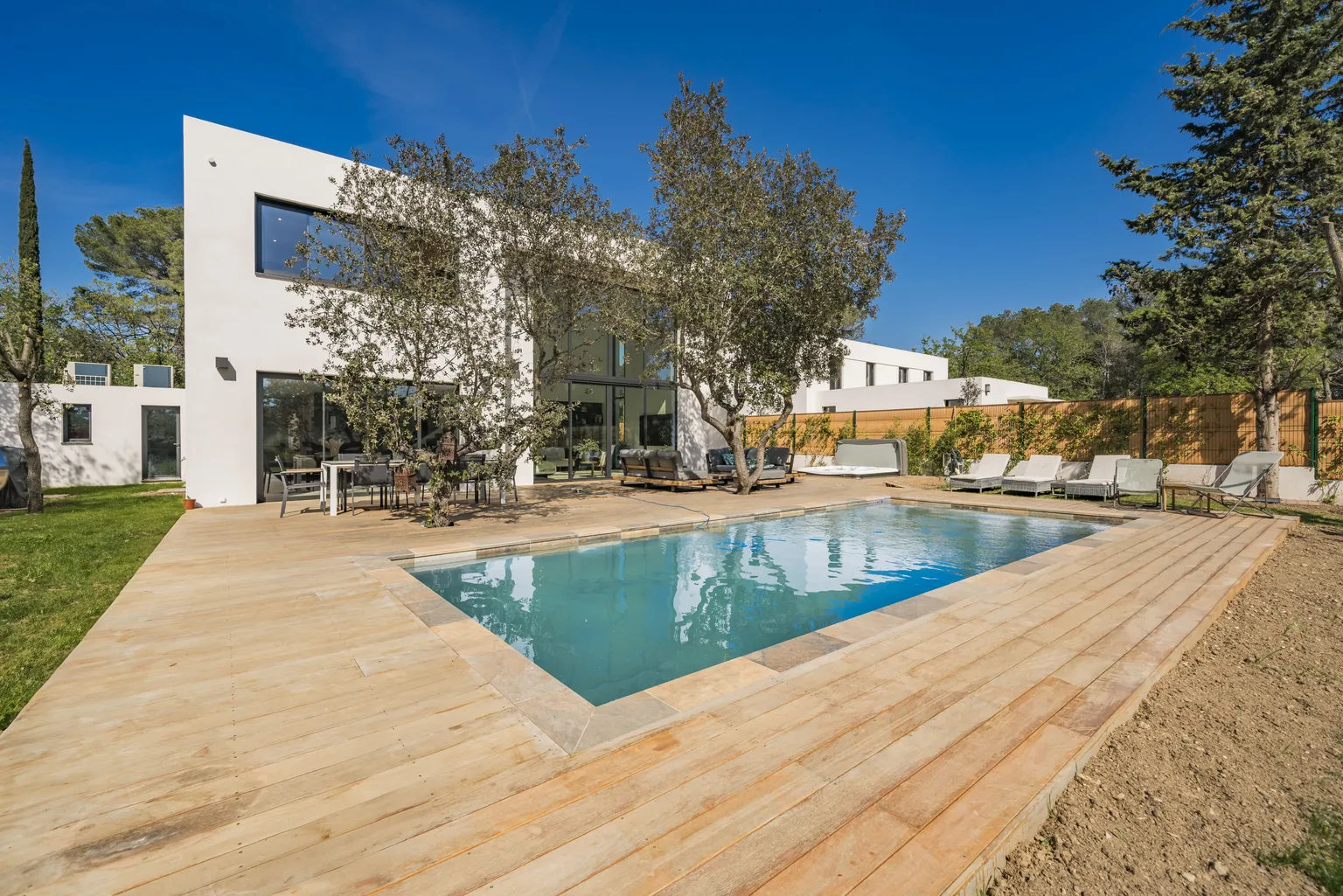 Villa Smeralda interior and exterior view 11