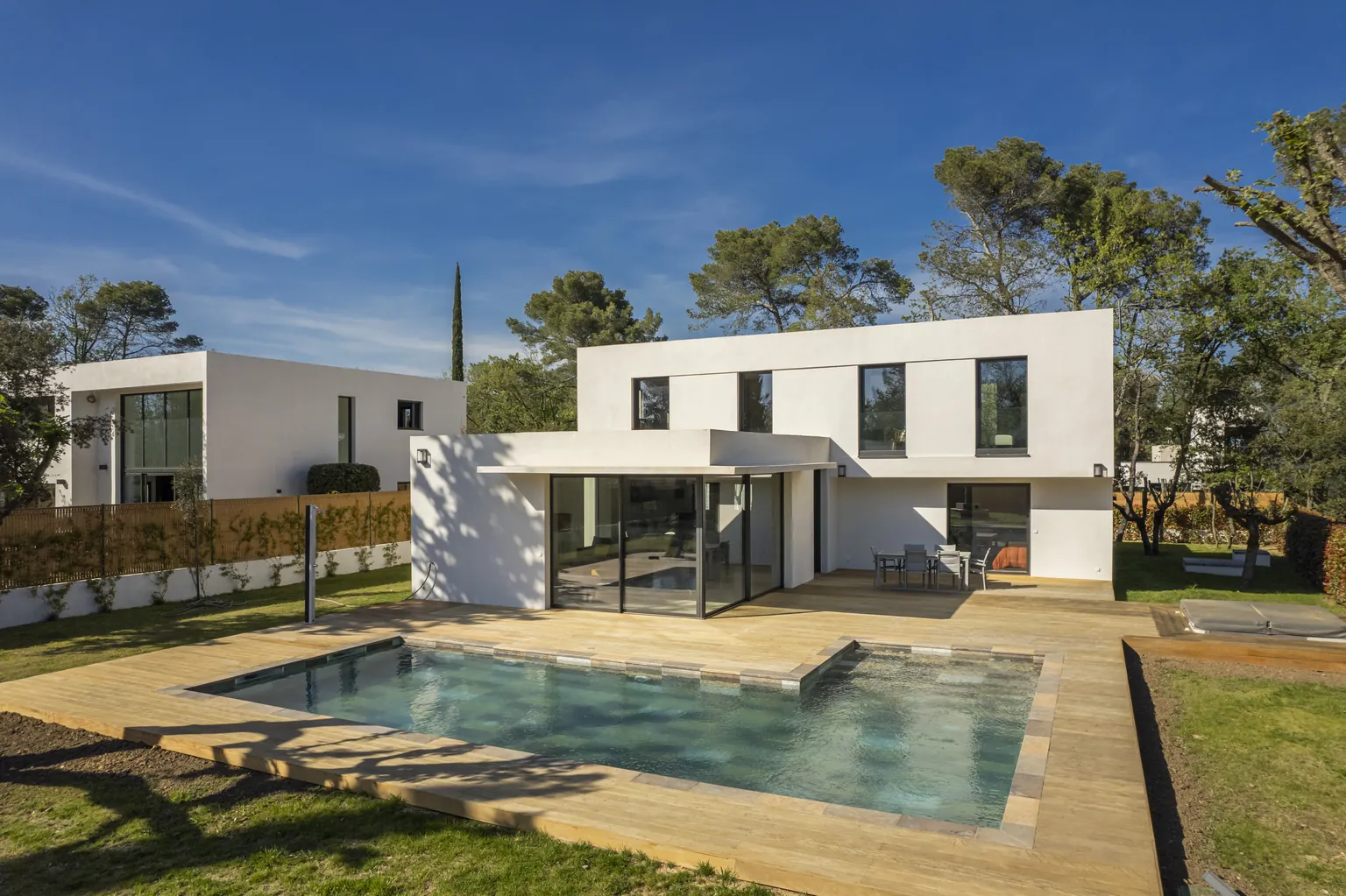 Villa Smeralda interior and exterior view 27