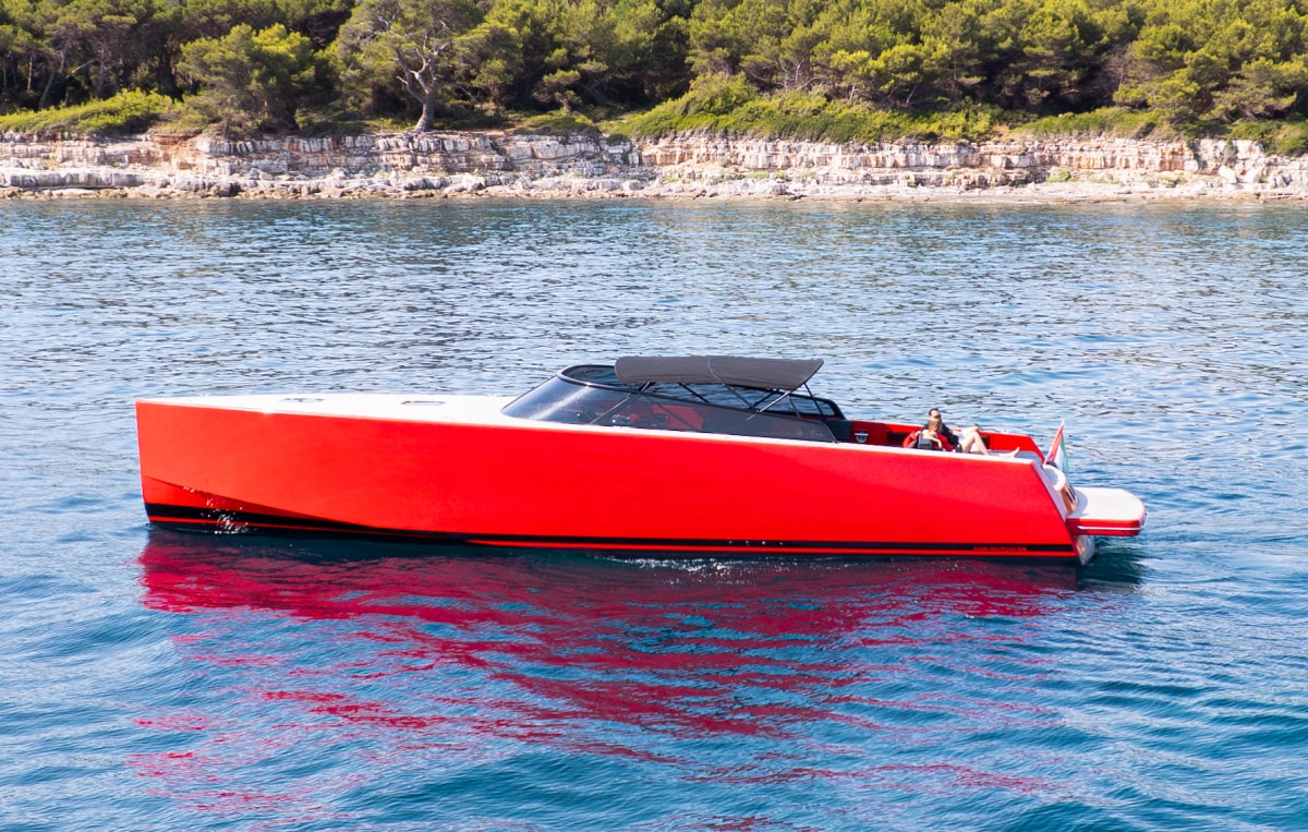 VanDutch 55 Balmar red edition on the French Riviera